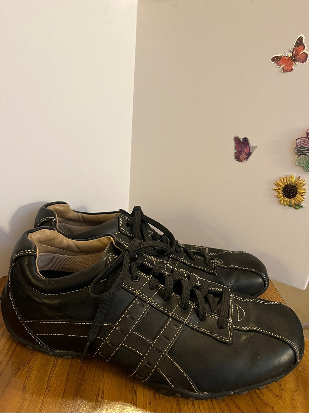 Skechers Black Lace-Up Casual Sneakers with Contrast Stitching men’s 11